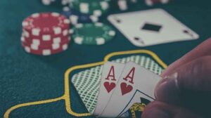 Cómo jugar al póker: guía completa de reglas, consejos y estrategias