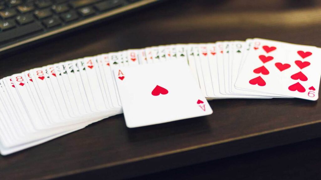 ¿Cuántas cartas tiene una baraja? Comparación entre las barajas francesa y española